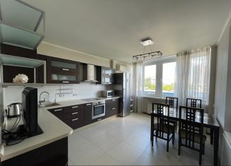 Сдаю в аренду 1-ком. квартиру, 51 м2, Саратов, Валовая улица, 2/10