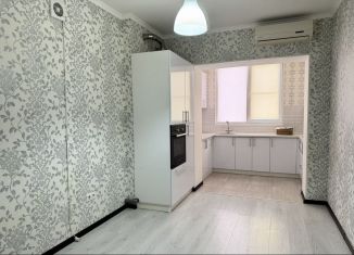 Сдаю в аренду однокомнатную квартиру, 35 м2, Элиста, улица имени Н.С. Хрущёва, 7