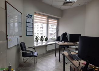 Сдам в аренду офис, 425.3 м2, Москва, Брянская улица, 5