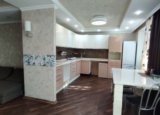 Сдается 3-ком. квартира, 120 м2, Благовещенск, Октябрьская улица, 111
