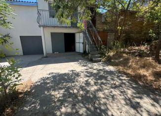 Продается гараж, посёлок городского типа Новоозёрное, улица Адмирала Кантура, 3