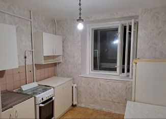 Сдаю в аренду пятикомнатную квартиру, 49 м2, Елабуга, проспект Нефтяников, 3