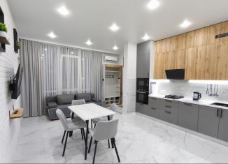 Сдается в аренду 2-ком. квартира, 85 м2, Крымск, улица Свердлова, 125А