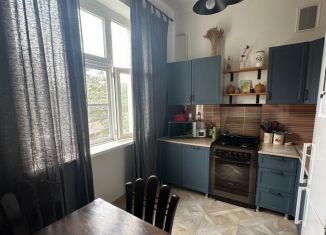 Продам 3-ком. квартиру, 73 м2, Грозный, улица Хасана Шарпудиновича Кааева, 10