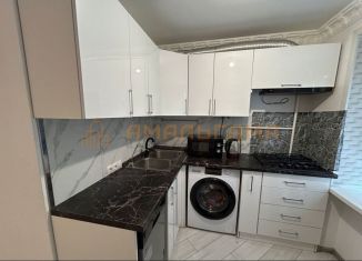 Продам 2-ком. квартиру, 45 м2, Ставрополь, микрорайон № 6, улица Ленина, 116