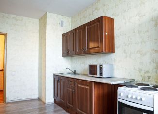 Сдам 2-ком. квартиру, 48 м2, Екатеринбург, Белореченская улица, 4