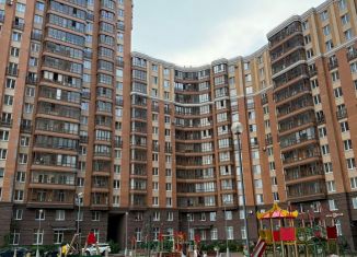 Сдам в аренду 3-ком. квартиру, 93 м2, Санкт-Петербург, Лиственная улица, 18к1, метро Проспект Просвещения