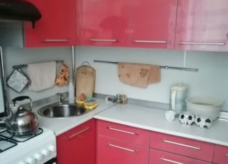 Продается трехкомнатная квартира, 66 м2, Армавир, улица Островского, 12