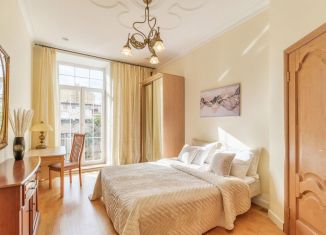 Сдам в аренду трехкомнатную квартиру, 100 м2, Санкт-Петербург, Караванная улица, 3/35, метро Гостиный двор