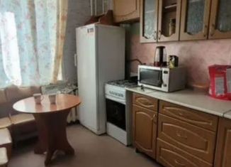 Продаю 1-ком. квартиру, 32 м2, Алексин, улица Дружбы, 14