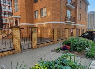 Продаю 3-ком. квартиру, 110.6 м2, Киров, улица Тургенева, 26