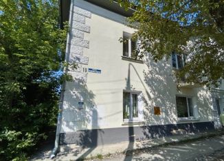 3-комнатная квартира на продажу, 61.2 м2, Верхняя Пышма, улица Уральских Рабочих, 19