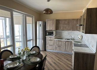 Сдам 1-ком. квартиру, 50 м2, Новороссийск, проспект Ленина, 95Бк1