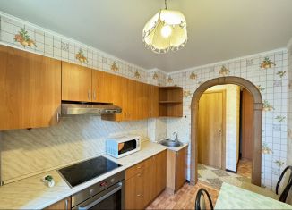 Сдаю в аренду 3-комнатную квартиру, 60 м2, Тюмень, улица 30 лет Победы, 124, Восточный округ