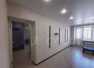 Продается двухкомнатная квартира, 43 м2, Тюмень, улица Красных Зорь, 31