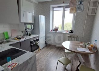 Четырехкомнатная квартира на продажу, 76.1 м2, Тобольск, 10-й микрорайон, 24