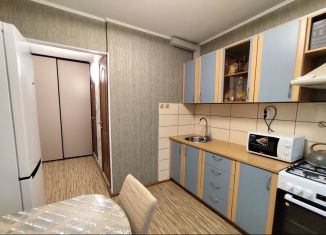 Продажа 2-ком. квартиры, 52 м2, Татарстан, улица Адоратского, 44