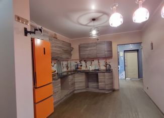 Сдаю в аренду 2-ком. квартиру, 72 м2, Оренбург, Пролетарская улица, 288А