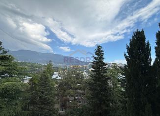 Продается 1-комнатная квартира, 32 м2, Ялта, улица Найденова, 10