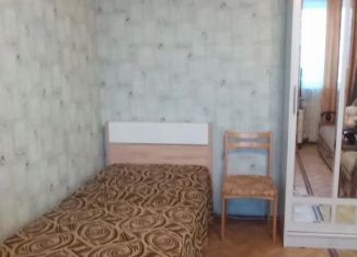 Сдам в аренду однокомнатную квартиру, 30 м2, Чебоксары, улица Розы Люксембург, 1