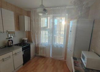 Сдается в аренду 1-ком. квартира, 36 м2, Псков, Ипподромная улица, 121