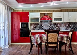 Продаю двухкомнатную квартиру, 98 м2, Краснодар, Кожевенная улица, 28, микрорайон Кожзавод