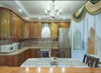 Продается 3-ком. квартира, 102.2 м2, Ярославль, улица Урицкого, 27к2