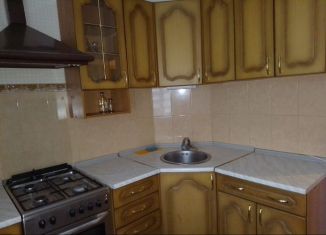 Сдается двухкомнатная квартира, 52 м2, Ишимбай, Стахановская улица, 12