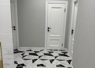 Сдаю 2-комнатную квартиру, 98 м2, Грозный, улица В.А. Кан-Калика, 55