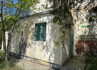 Продам торговую площадь, 14 м2, Крым, улица Гарнаева, 104