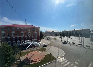 Продаю двухкомнатную квартиру, 67.6 м2, Кумертау, улица Карла Маркса, 26