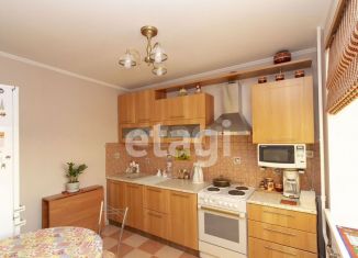 Продаю 3-ком. квартиру, 60 м2, Тюмень, Ставропольская улица, 2А