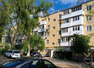 Продается трехкомнатная квартира, 49 м2, Керчь, улица Орджоникидзе, 110