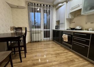 Двухкомнатная квартира на продажу, 65 м2, Чебоксары, улица Пирогова, 1к4