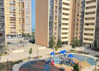 Продаю двухкомнатную квартиру, 50 м2, Махачкала, улица Времена Года, 9к1