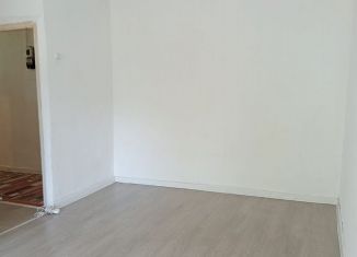 Продаю двухкомнатную квартиру, 43.2 м2, поселок Листвянка, Школьная улица, 7