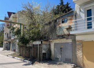 Продаю гараж, 18 м2, Крым, Ореховая улица, 32