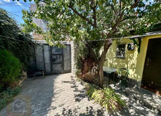 Продажа трехкомнатной квартиры, 85 м2, Евпатория, Хлебная улица, 4