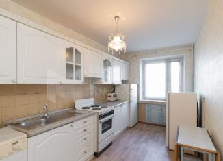 Продаю четырехкомнатную квартиру, 76 м2, Тюмень, Транспортная улица, 106