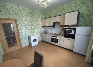 Сдается 1-ком. квартира, 44 м2, Тюмень, улица Валерии Гнаровской, 12к2, Восточный округ