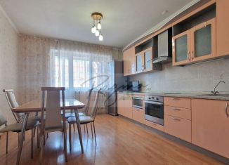 Сдам 3-ком. квартиру, 90 м2, Уфа, улица Цюрупы, 145/1