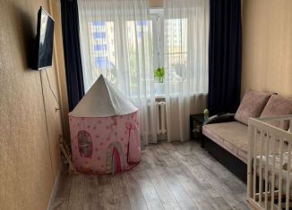 Продаю 1-ком. квартиру, 38 м2, село Мариинский, Лазурная улица, 31