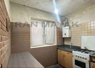 Продается двухкомнатная квартира, 42.3 м2, Майкоп, Пролетарская улица, 340