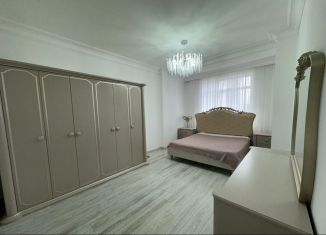 Сдается 2-ком. квартира, 80 м2, Махачкала, улица Титова, 144к5
