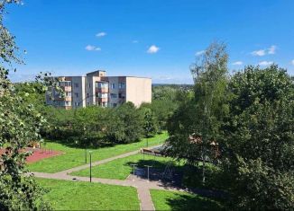 Продам 2-ком. квартиру, 53.5 м2, Старый Оскол, микрорайон Углы, 1