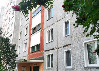 Продаю трехкомнатную квартиру, 62 м2, Киров, улица Космонавта Владислава Волкова, 4