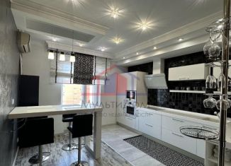 Продам трехкомнатную квартиру, 114 м2, Старый Оскол, микрорайон Дубрава, квартал 3, 14