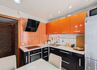 Продажа 2-комнатной квартиры, 48 м2, Тюмень, улица 50 лет Октября, 33