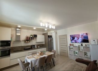 Продажа 2-ком. квартиры, 66 м2, Тобольск, 15-й микрорайон, 17