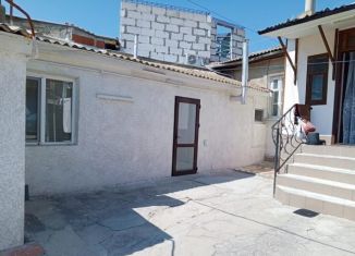 Продам трехкомнатную квартиру, 53 м2, Евпатория, Интернациональная улица, 54